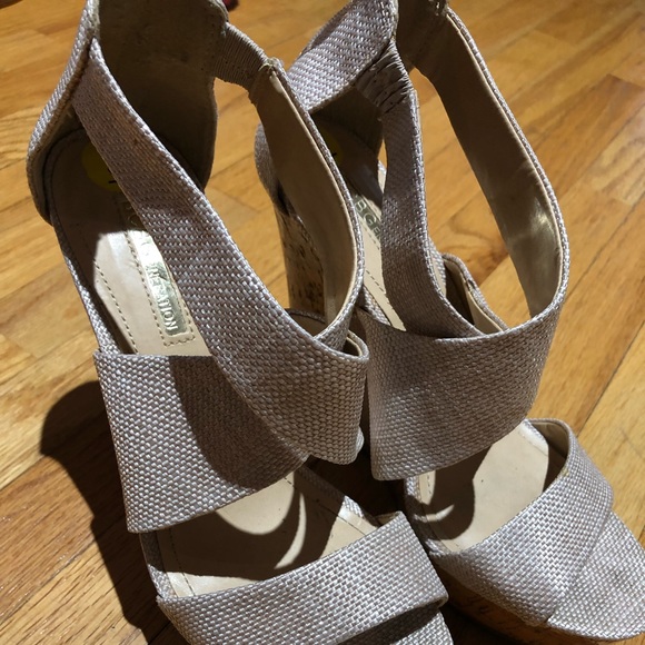 New BCBG High Summer Wedge - Picture 3 of 5